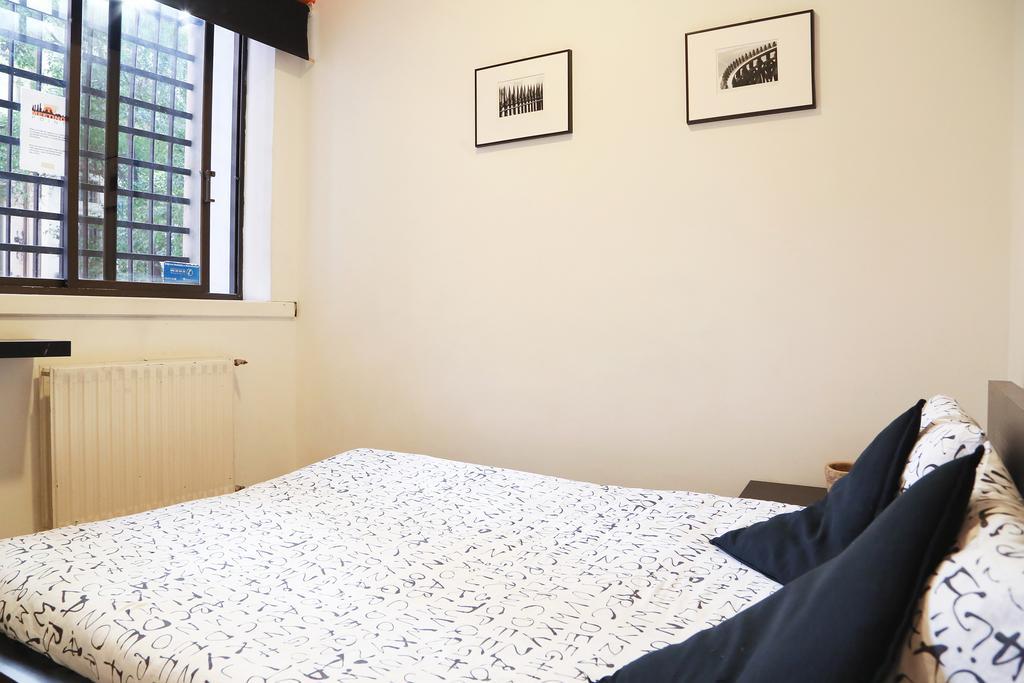 Hostels Meetingpoint Мадрид Екстериор снимка