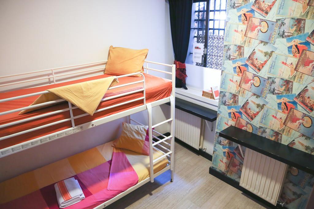 Hostels Meetingpoint Мадрид Екстериор снимка
