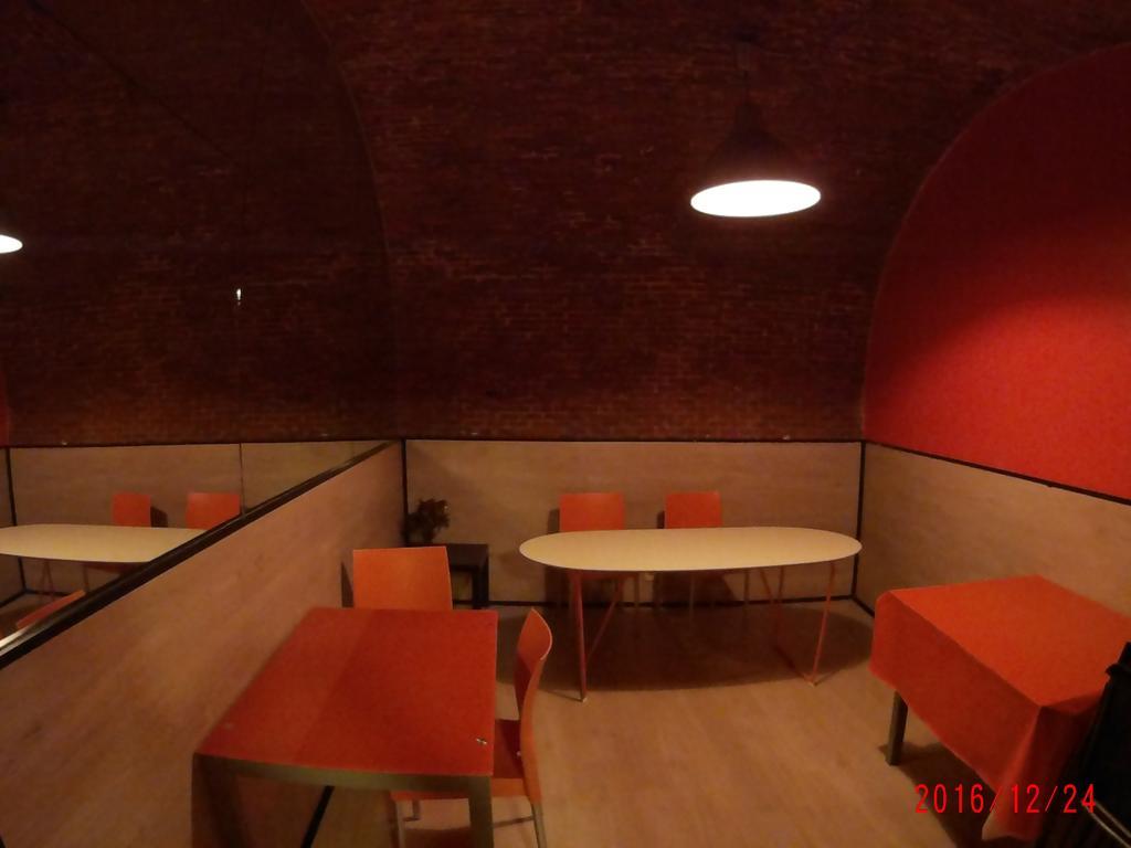 Hostels Meetingpoint Мадрид Екстериор снимка
