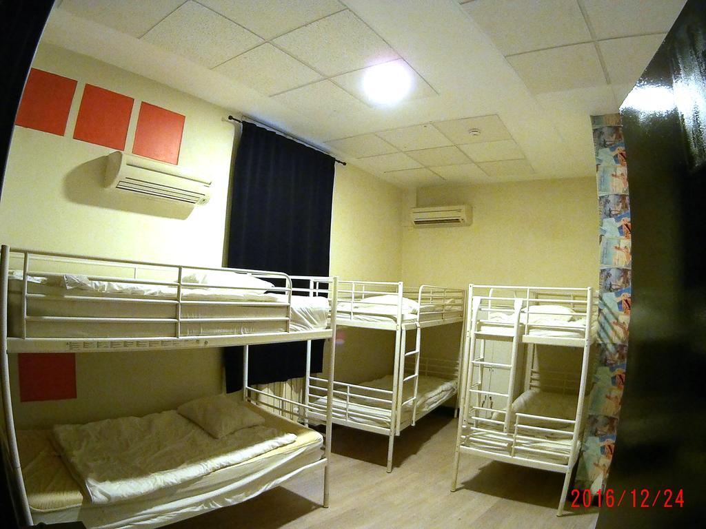 Hostels Meetingpoint Мадрид Екстериор снимка