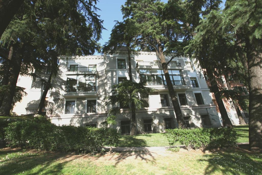 Hostels Meetingpoint Мадрид Екстериор снимка