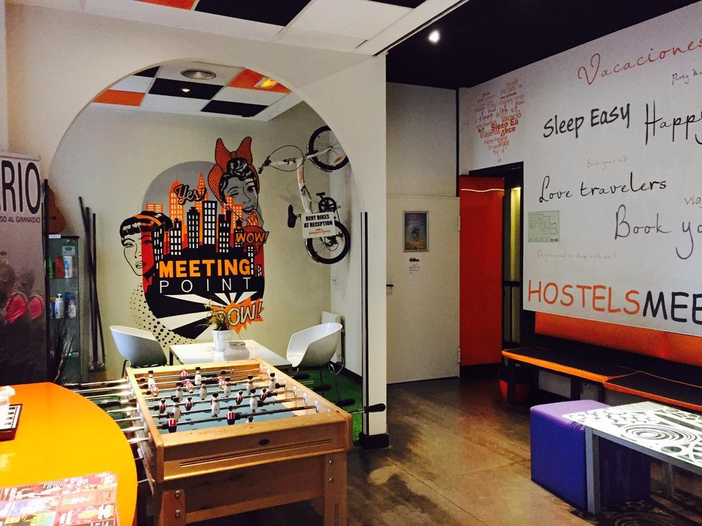 Hostels Meetingpoint Мадрид Екстериор снимка