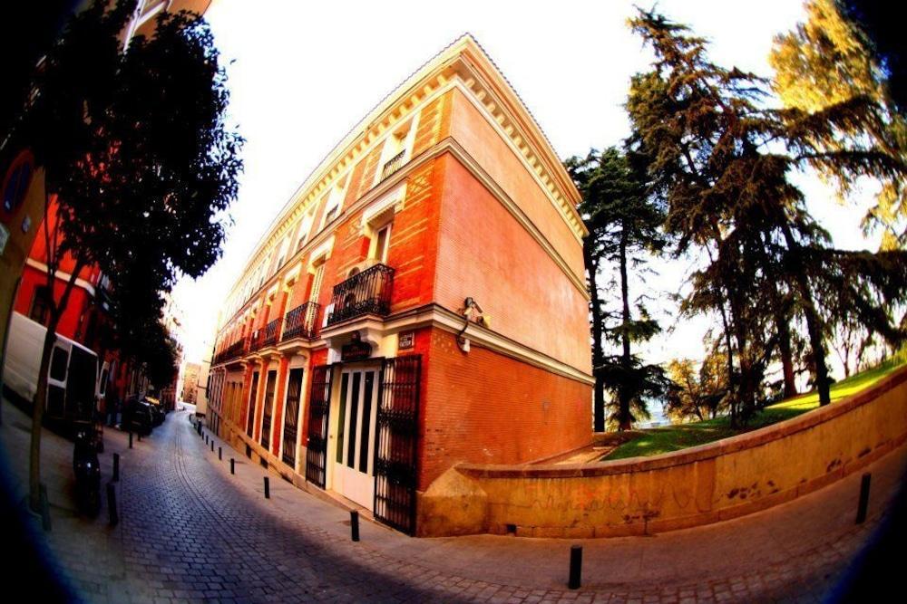 Hostels Meetingpoint Мадрид Екстериор снимка